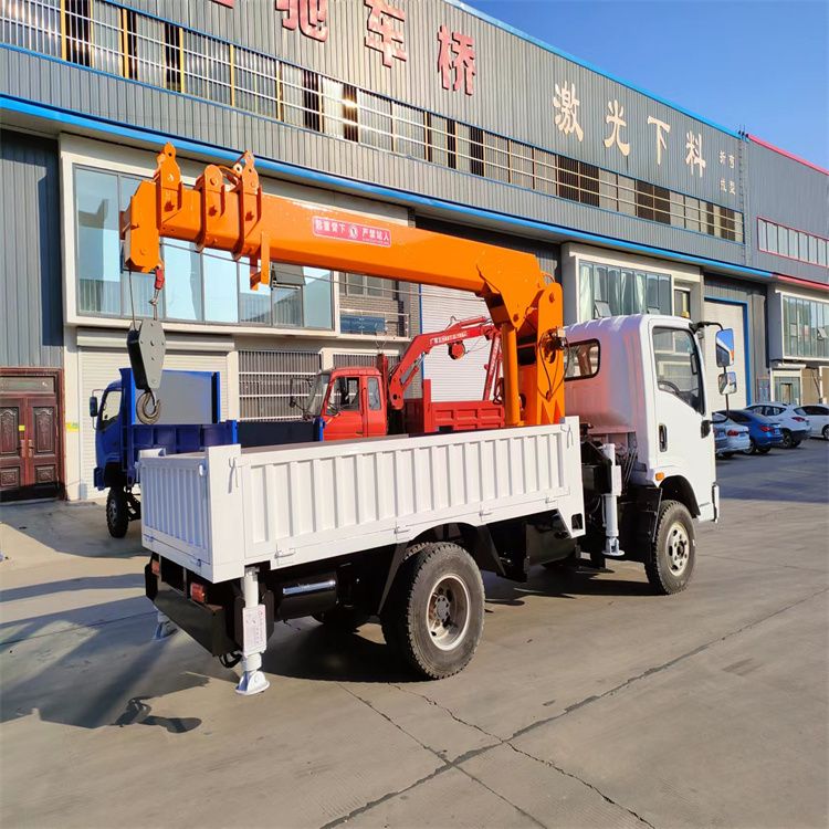 东昌区三轮随车吊定制 农用改装机自备吊中瑞长期出售